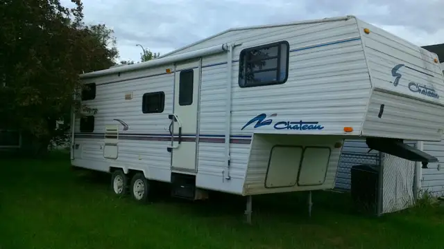 1998 Chateau Fifth Wheel Trailer in RV & Camper Parts & Accessories in Prince Albert - Image 3
