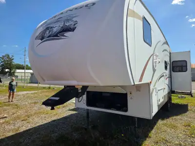 2013 KZ Durango 1500..Model D275RE..new tires new propane tanks new power awning. Interior clean and...