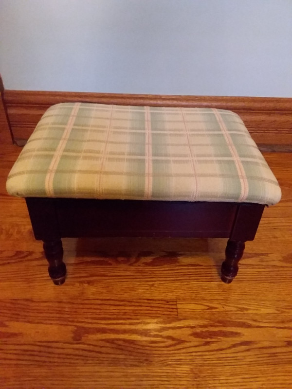Ottoman Foot/seat storage stool in Other in City of Toronto