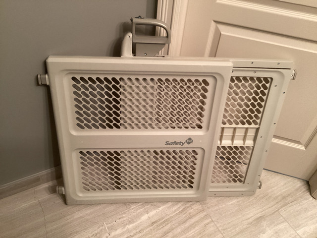 Baby Gate in Gates, Monitors & Safety in Edmonton