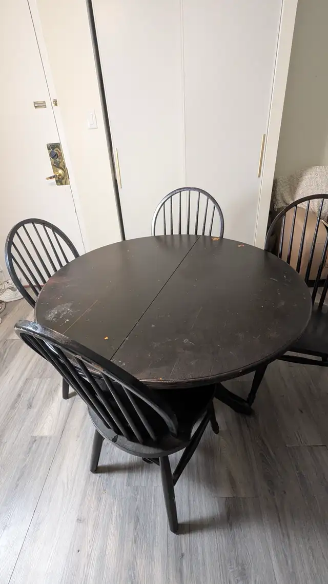 Round Wooden Dining Table with 4 Chairs in Dining Tables & Sets in City of Toronto - Image 3