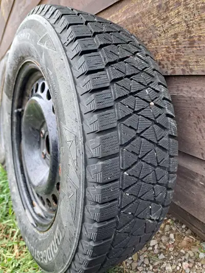 Bridgestone Blizzak DM V2 LIKE NEW! Winter tires for Ford SUV Edge, Flex, Explorer, Taurus These tir...