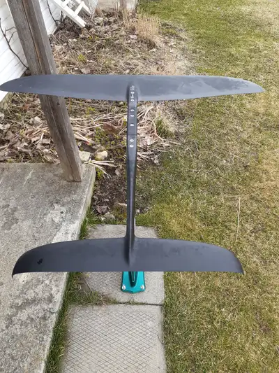 Foil Gong x-over V2 large 1300 , pour wingfoil ou kitefoil , en wingfoil pour 75 kg ou moins .Pour l...