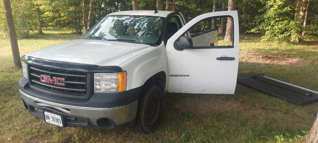 GMC Sierra in Cars & Trucks in Brantford - Image 2