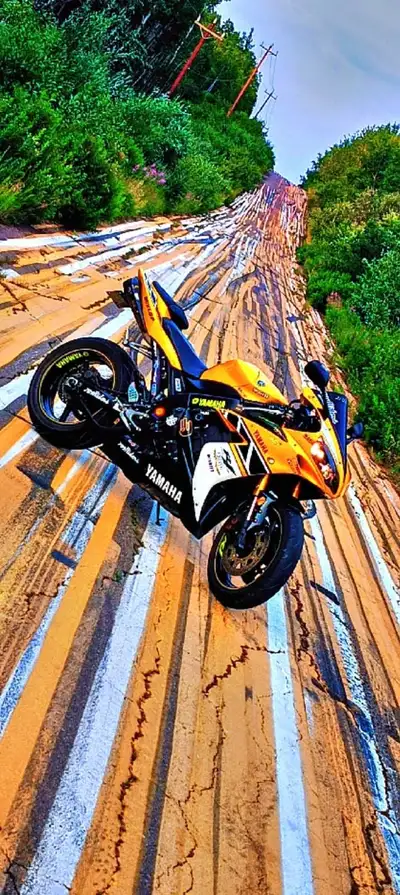 2006 Yamaha R1 50th Anniversary.. Bike has New tires,Breaks,Chain and Sprockets,Spark plugs,Coolant,...