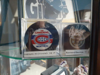 Autograph hockey pucks