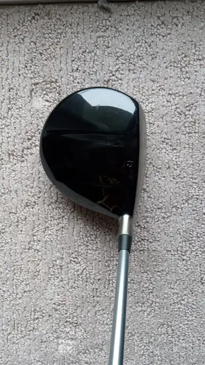 Left-handed Taylormade R580 driver Titanium 400cc head, 9.5° loft Stock Fujikura Tour Series R-flex...