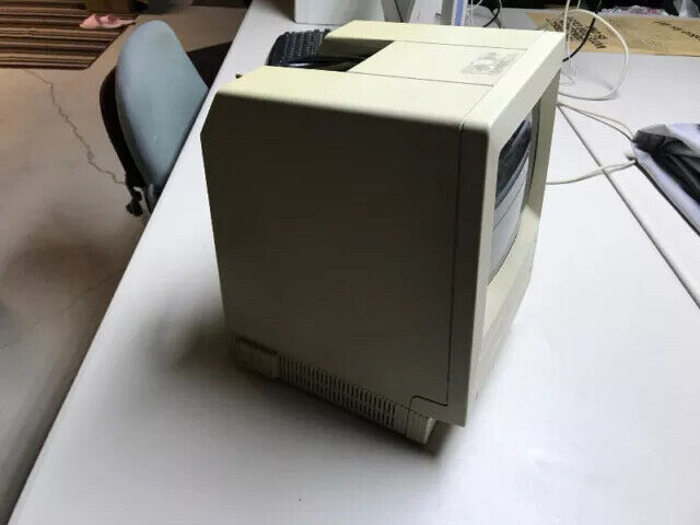 VINTAGE: Macintosh SE in Desktop Computers in Kawartha Lakes - Image 2