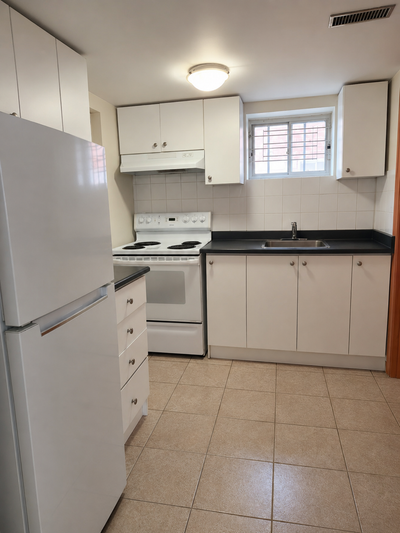 1 responsible tenant, it is ideal for a single working professional. 2 minutes walk to the bus stop....