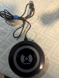 wireless fast charger works for smartphones and Apple 
