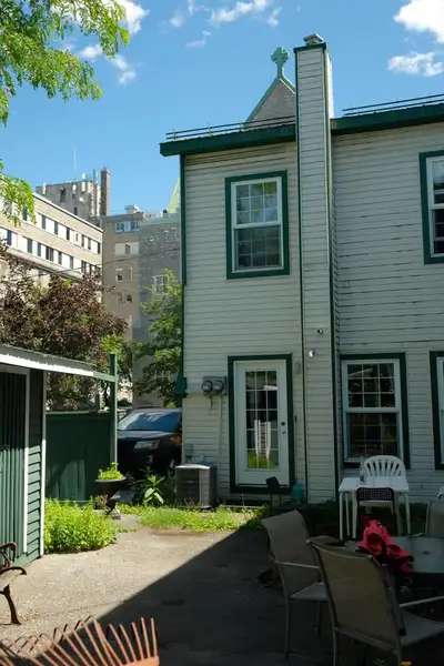 1 Bedroom available in 2 Bed 1 Bath Heritage Apartment