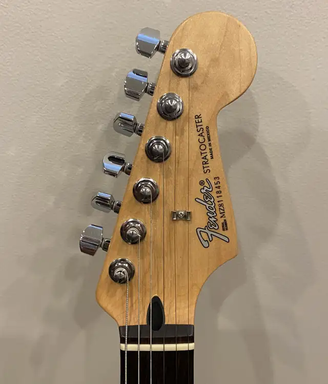 RARE Fender FSR (Stratocaster) Sam Ash 48th Street Strat Guitar in Guitars in Markham / York Region - Image 6