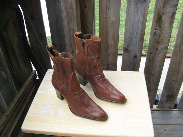 Ladies western boots in Women's - Shoes in Hamilton