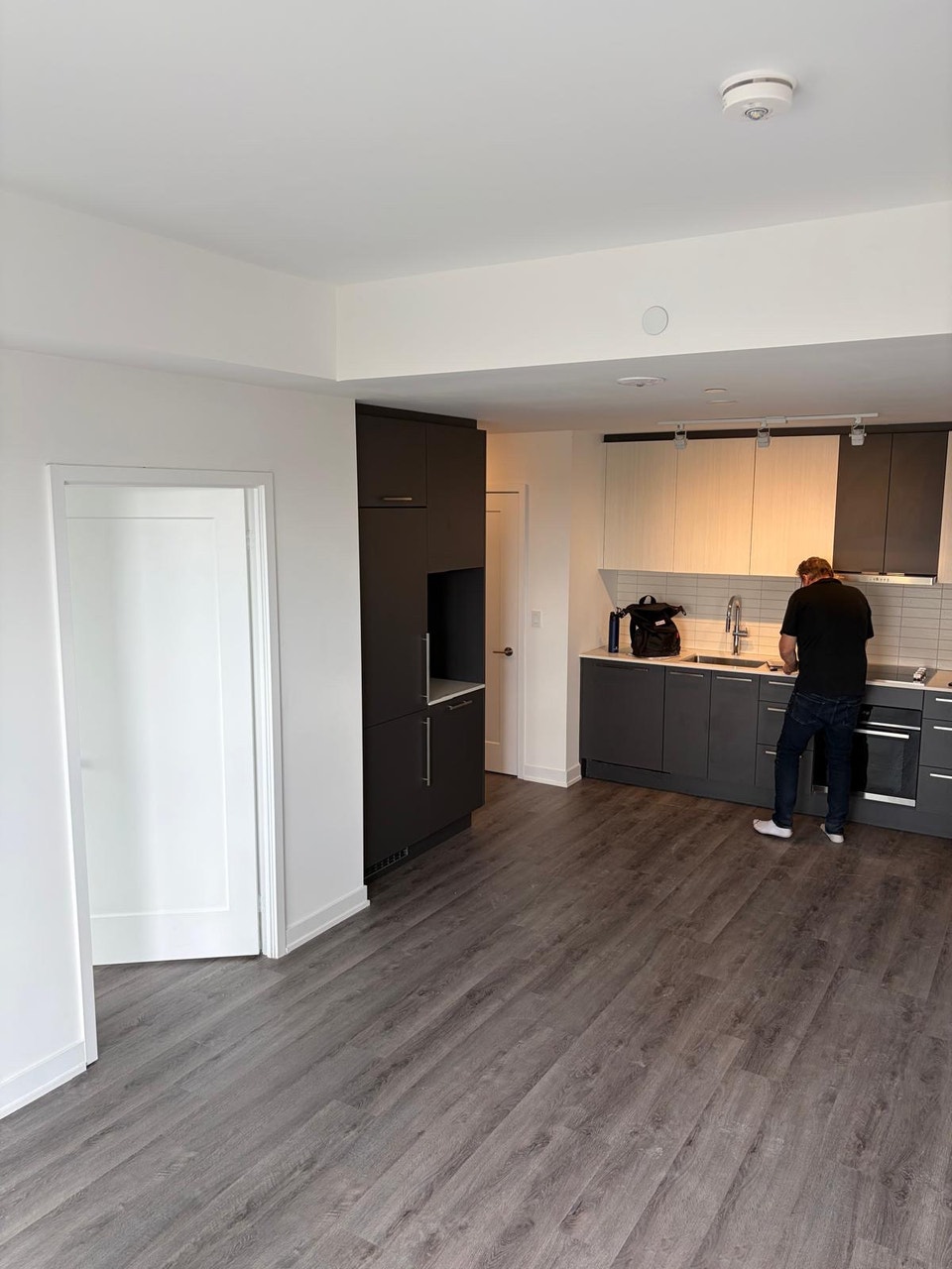 Private Room in 2 bed +den 2