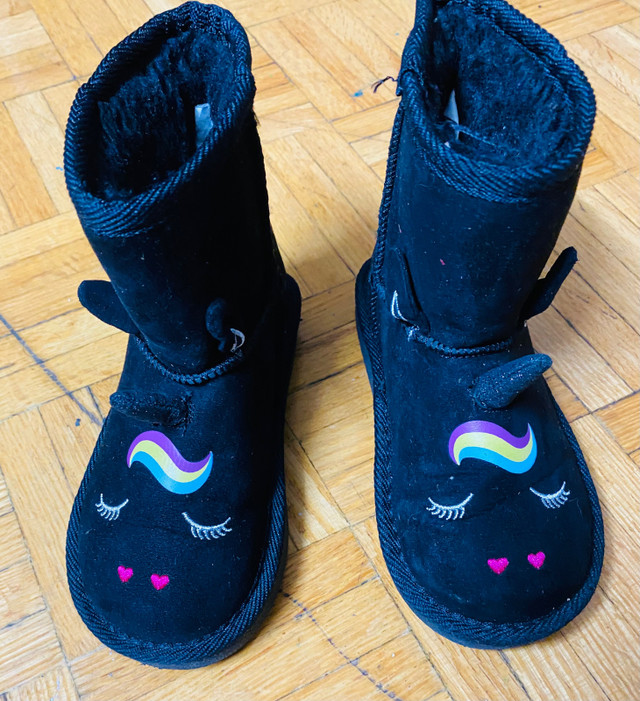 Unicorn  winter boots toddler (size 10) - like brand new in Clothing - 3T in City of Toronto