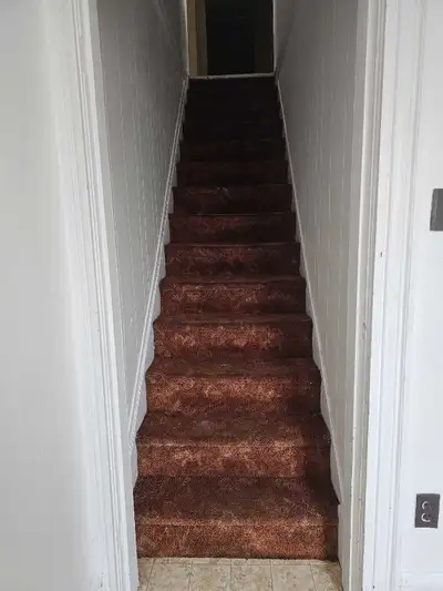 1 bedroom apartment available immediately. Third floor unit. Located in North End of Sydney. Close t...