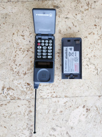 Vintage Motorola phone collectors item 76722 CARSA