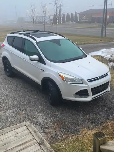 Beautiful Escape excellent confirm, was saftied 4 months ago. Lots of work done. Brand new battery w...