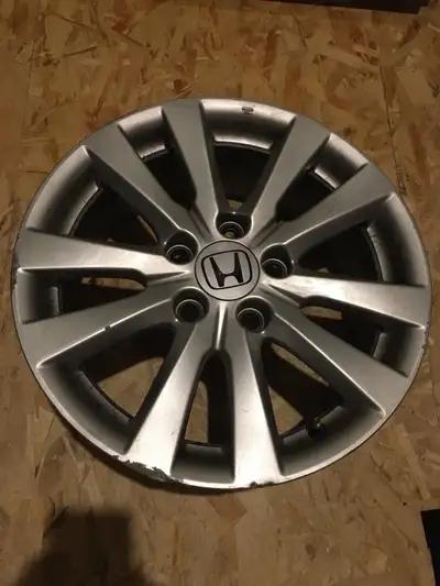 Curb rash on one rim.