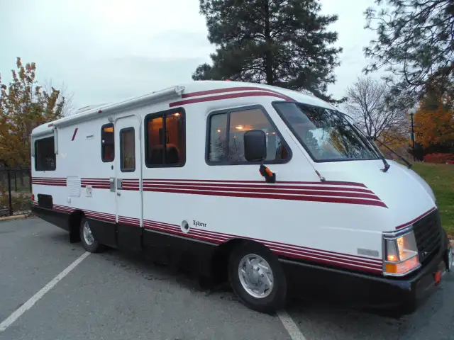 BETTER THAN CLASS B PLEASURE WAY, ROADTREK, CAMPER VAN RV, RARE! in RVs & Motorhomes in Vancouver - Image 3