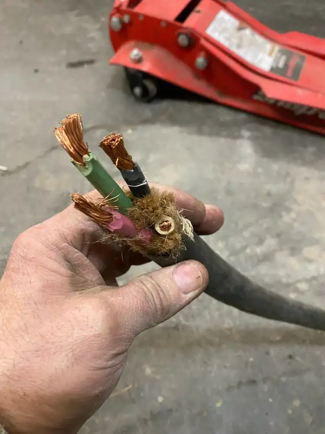 30 ft of 4/C  6 AWG water resistant electrical wire in Electrical in Calgary - Image 3