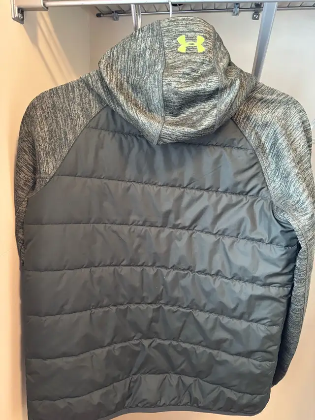 Under Armour ColdGear Jacket in Kids & Youth in Calgary - Image 5