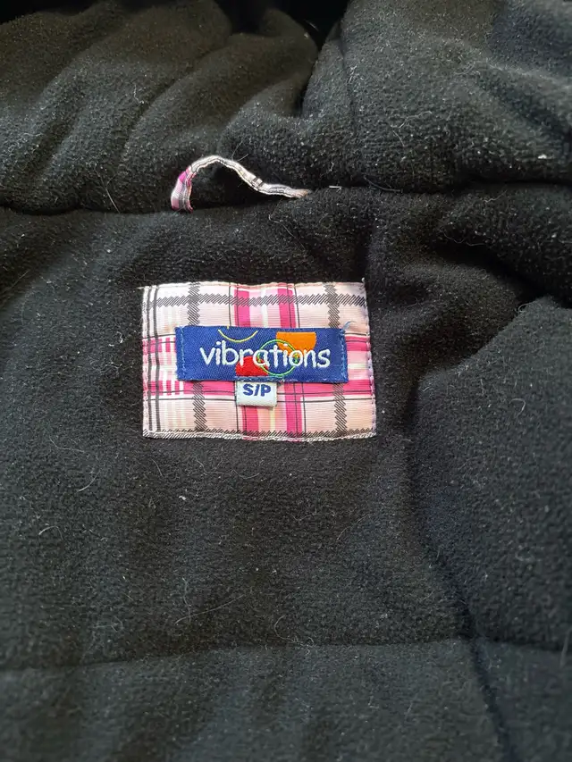 Vibrations winter jacket size s/p in Kids & Youth in Oshawa / Durham Region - Image 3