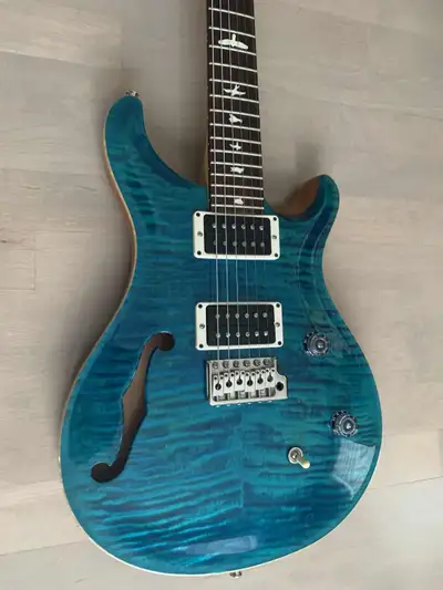 PRS Ce24 semi hollow, 2021 en excellente condition et complètement originale, flame top, manche fin...