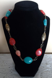 EXOTIC COLOURFUL NECKLACE AND MATCHING BRACELET
