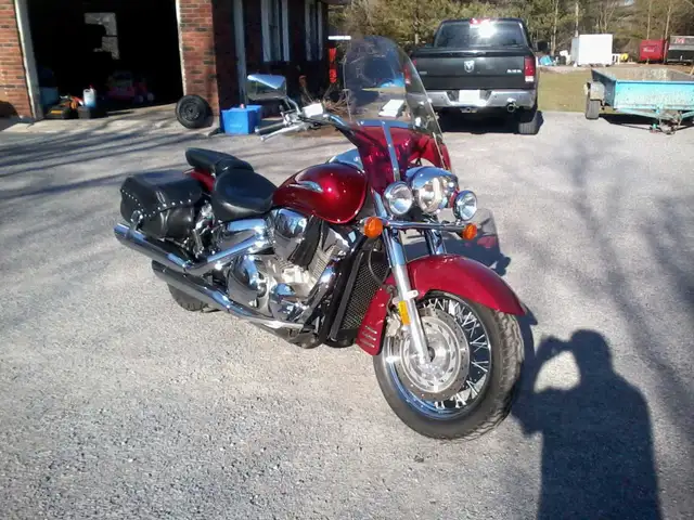 2005 VTX 1300 Honda in Touring in Trenton - Image 11
