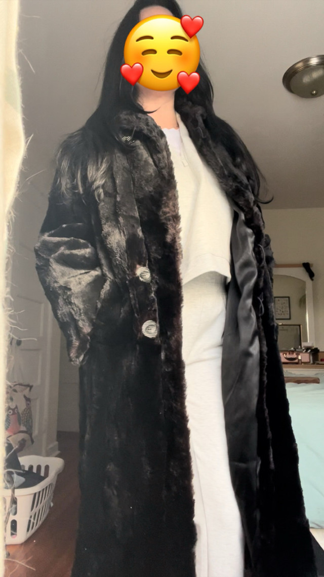 Rare vintage Alaskan seal fur coat  in Women's - Tops & Outerwear in St. John's - Image 2