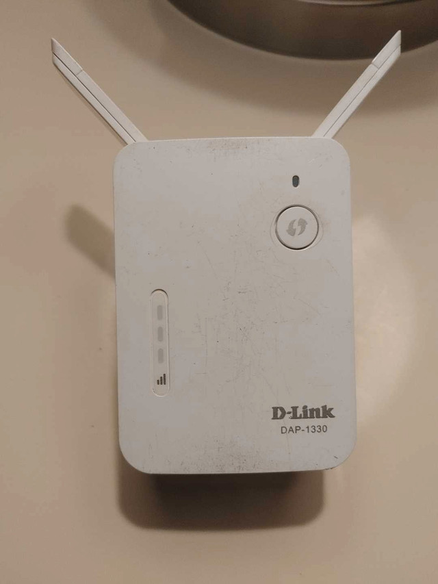 Dlink Wifi Extender  in General Electronics in La Ronge - Image 3