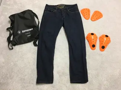 Hello, I’m selling a pair of women’s Resurgence Jeans that are basically new. I’ve only worn them tw...