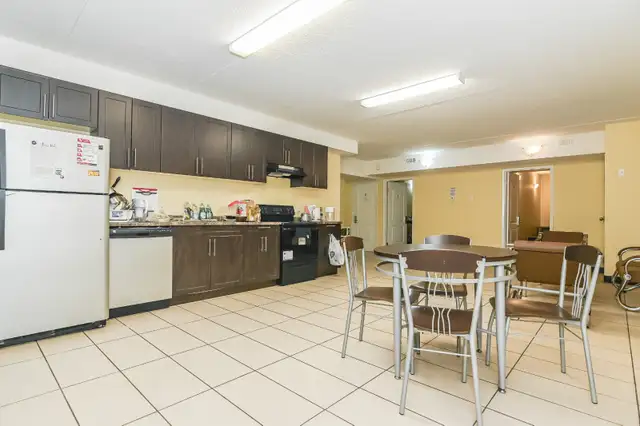 One Room Available in a 4-bed/4-bath Student Apartment in Room Rentals & Roommates in Kitchener / Waterloo - Image 3