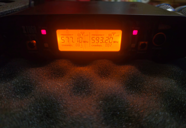 Wireless Microphone Set – 2 Mics with Console in Pro Audio & Recording Equipment in Windsor Region - Image 4