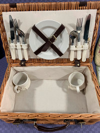 Picnic Basket – with cutlery