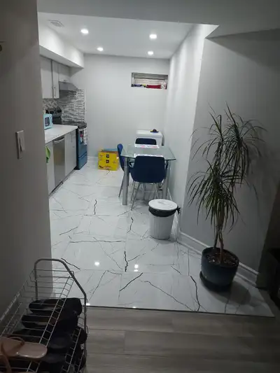 Nice clean room available now in Oshawa for 1 person to rent