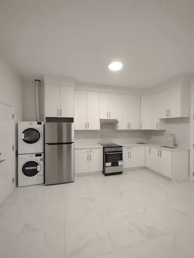 Located in a beautiful, safe, and quiet neighborhood. This bright 1 bedroom, 1 bathroom suite is per...