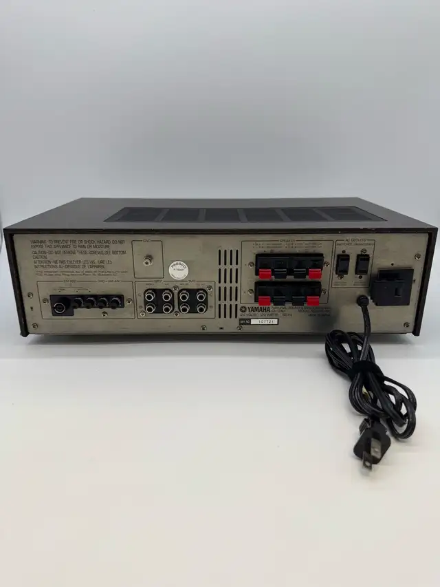 Yamaha CR-240 Natural Sound Stereo Receiver in Stereo Systems & Home Theatre in City of Toronto - Image 7