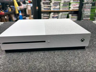 Xbox One S Seulement 129.95$+tx, View more