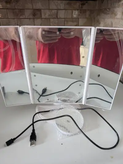 Makeup Mirror Vanity Mirror with Lights, 2X, View more