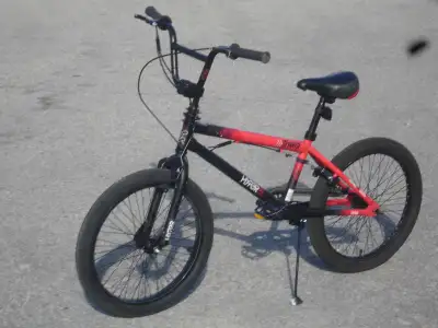 LIKE NEW BOY'S 20" HYPER SPINNER PRO MODEL STUNT BMX BIKE!, View more