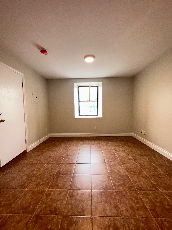 Large spacious 1 bedroom apartment for rent in Innisfil Long Term