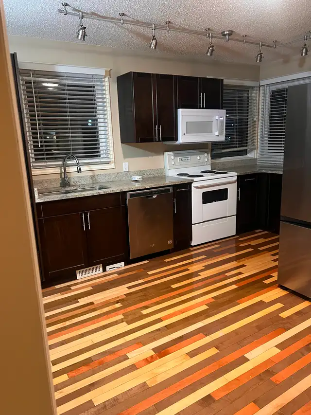 Main Floor 3-Bedroom Suite in Argyll – Steps from Mill Creek!