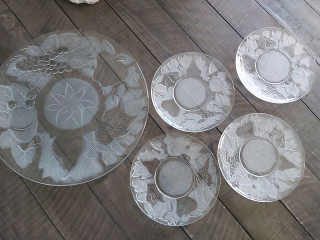 Beautiful glass serving plates in Kitchen & Dining Wares in Oshawa / Durham Region