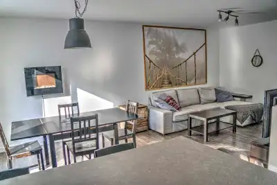 BELOEIL, logement 2 chambres, TOUT INCLUS, meublé, au mois