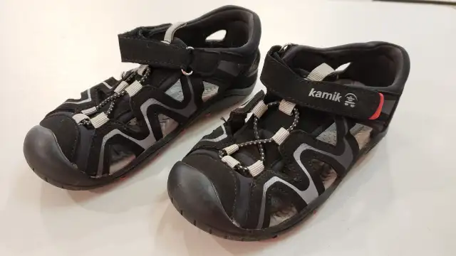 Sandales Kamik pour garçon grandeur 1 in Kids & Youth in Laval / North Shore - Image 2