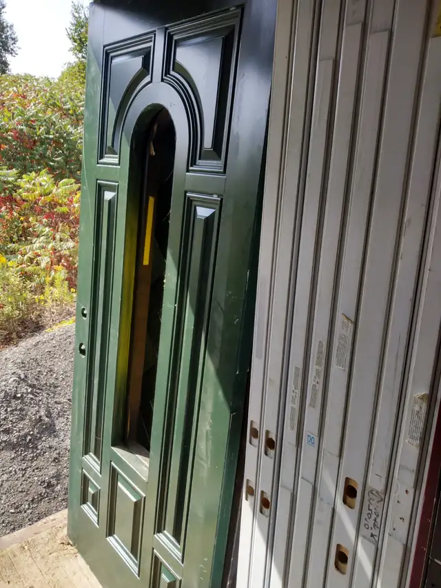 $150 for 8 panels fiberglass door $95 for glass insert in Other Business & Industrial in Cambridge - Image 3