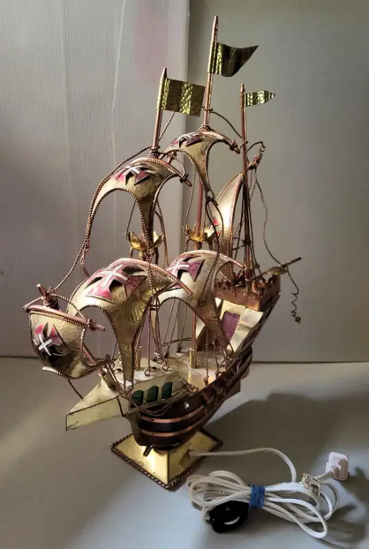 Vintage Brass/ Wood/Copper Three Mast British Galleon Ship Lamp in Arts & Collectibles in Oshawa / Durham Region - Image 9