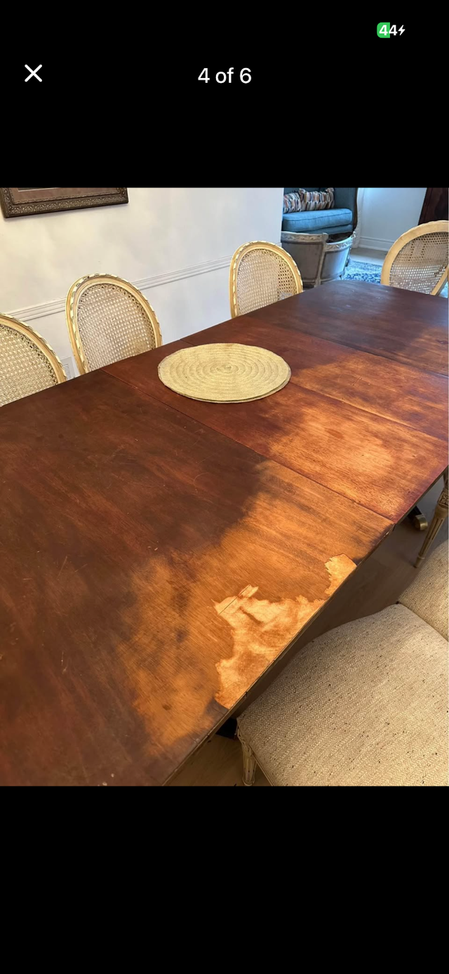 Vintage dining table in Dining Tables & Sets in City of Toronto - Image 2